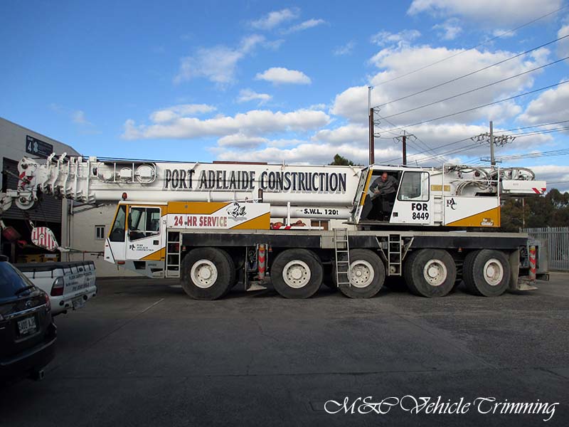 Construction crane
